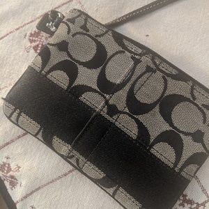 Small Coach wallet/wristlet